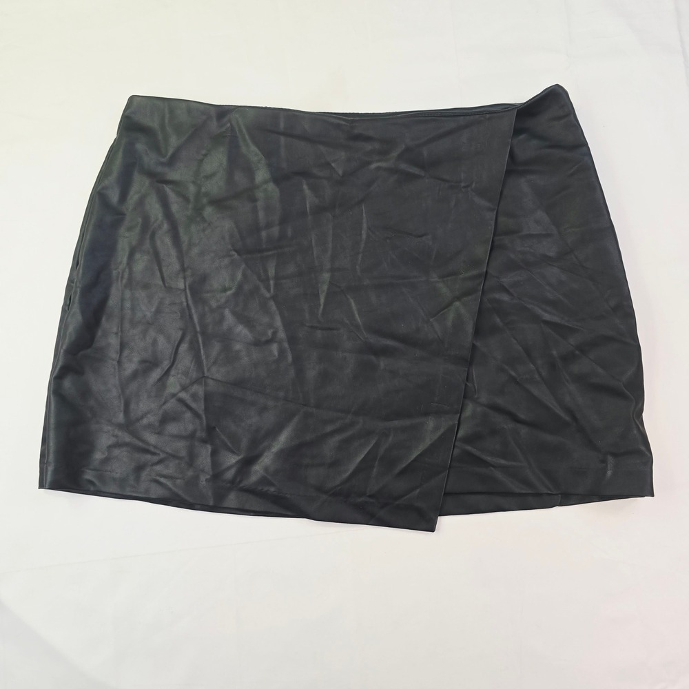 Old Navy Faux Leather Wrap Mini Skirt Women's Size XL Black Asymmetrical Zipper
